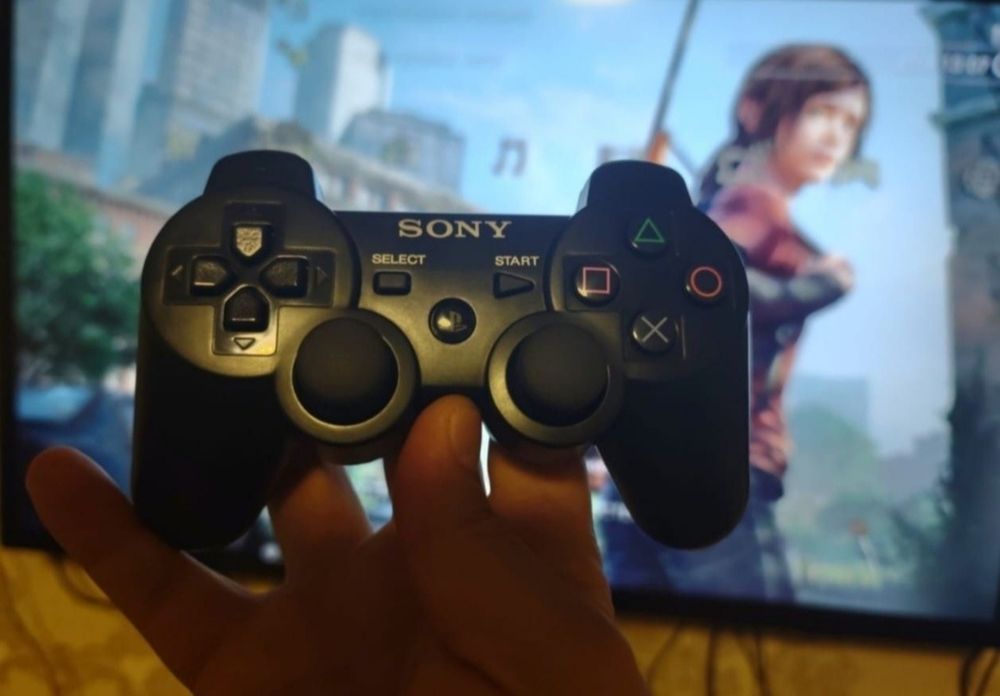 PS3 slim 500gb HEN4.92. встановлено 100ігор +2 джойстика PlayStation