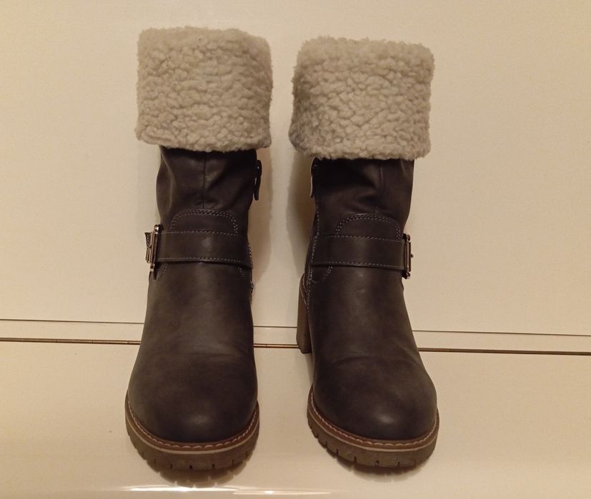 Zgrabne, szare  botki - dwa w jednym.