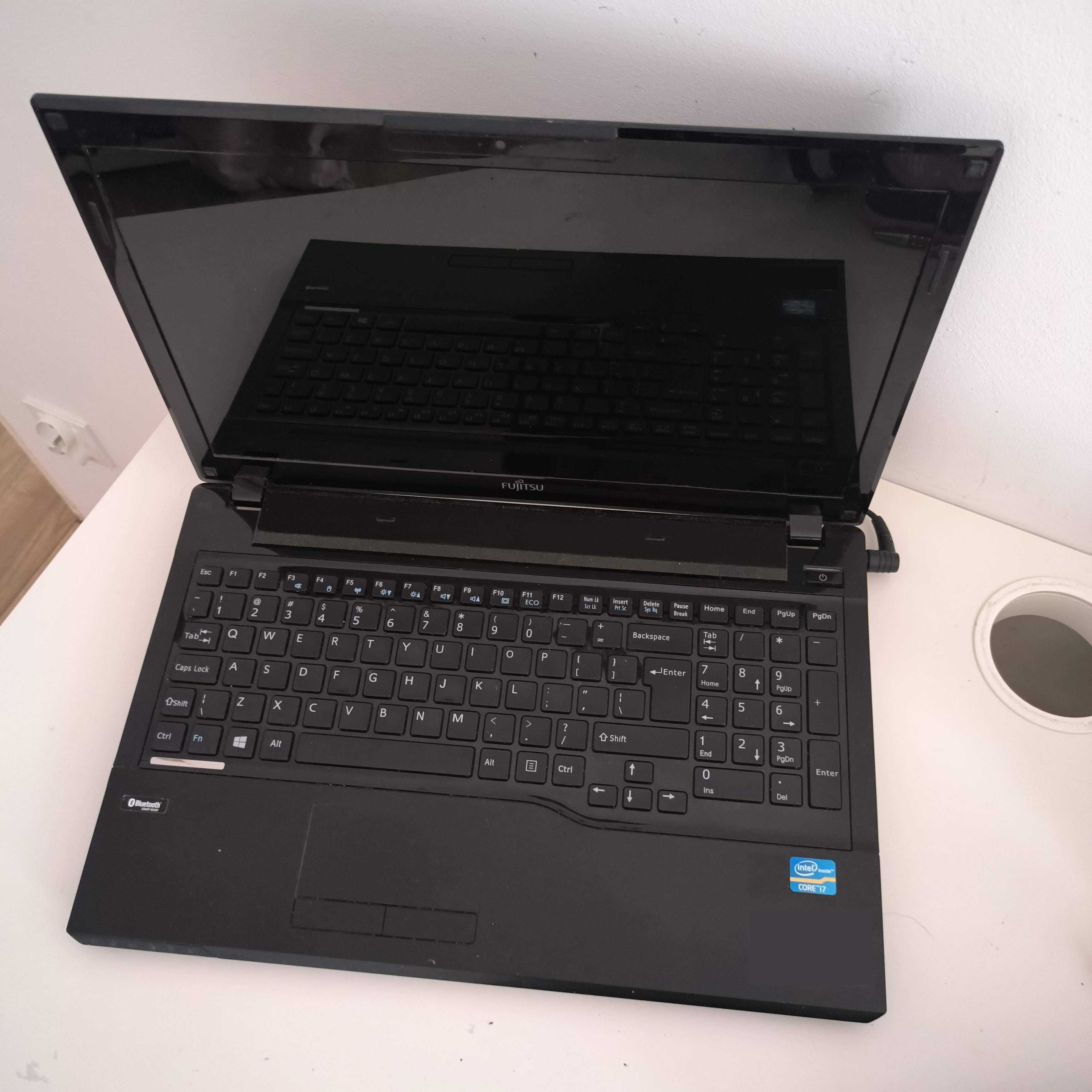 Fujitsu AH552 - Core i7 - RAM 16GB - Windows 10 Pro - Wifi 6 - Sprawny