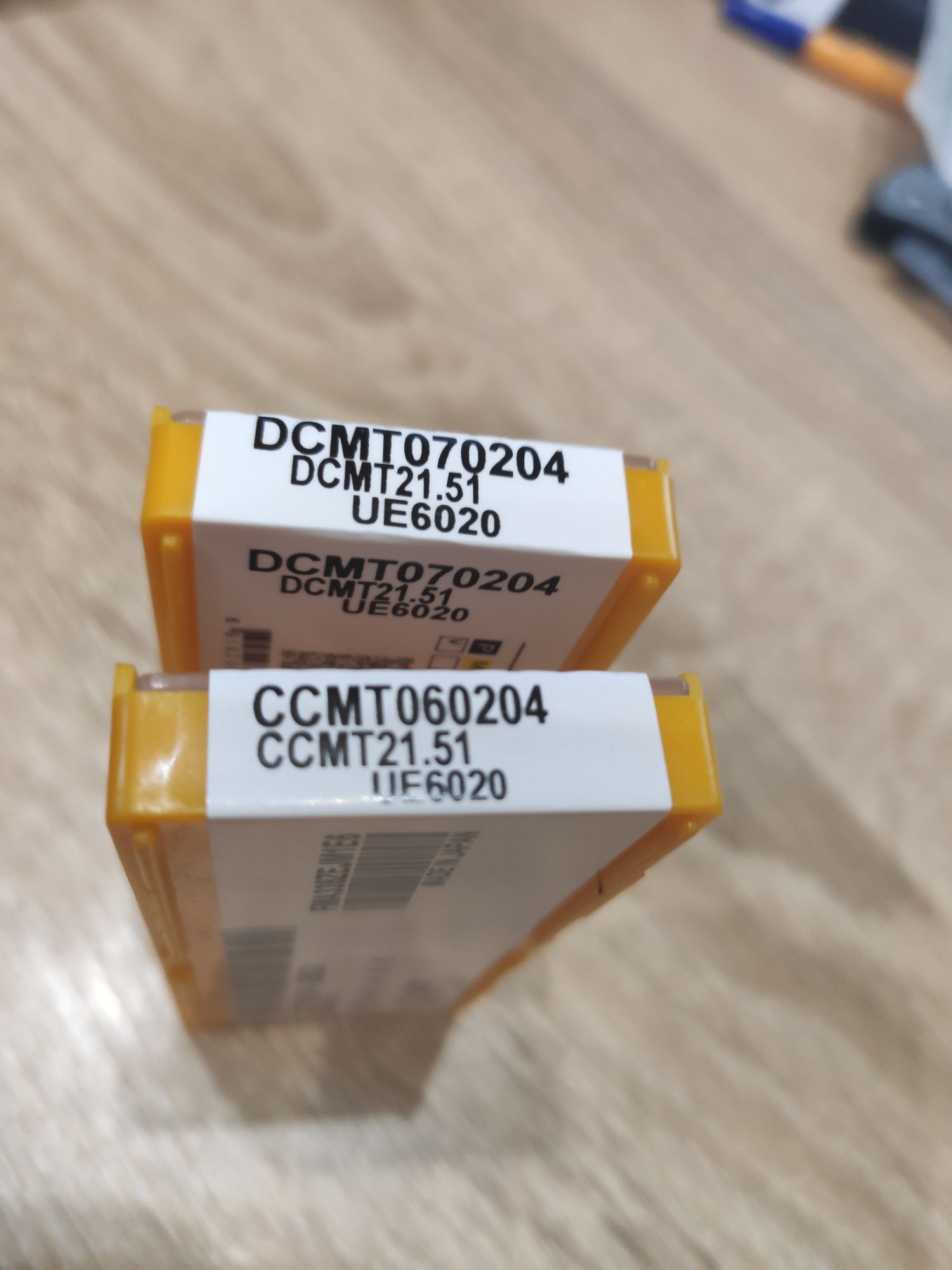 Пластини токарні з твердого сплаву  CCMT060204 (ромб), DCMT070204