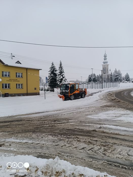 Odsniezanie Zamiatanie  Odchwaszczanie Parkingów  Chodnikow