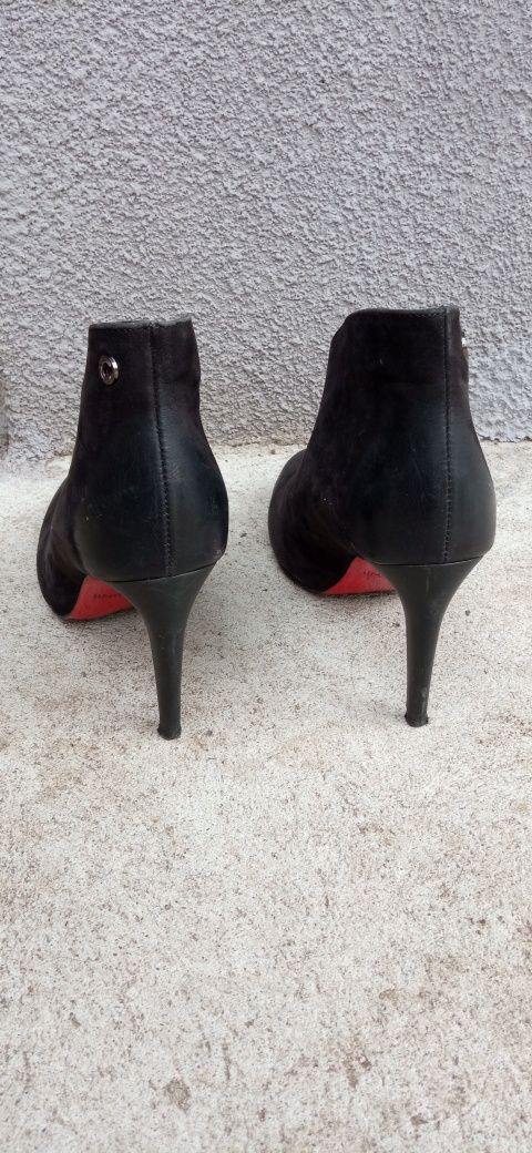 Skórzane czarne buty/CARINNI