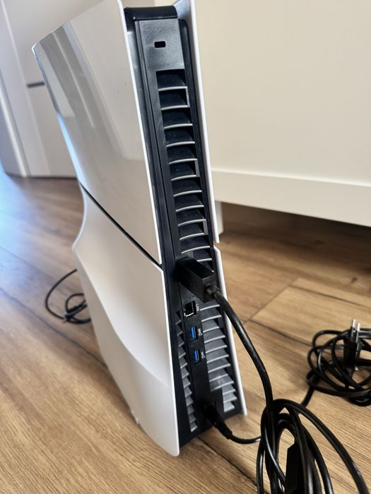 Konsola Playstation PS5 z napędem jak nowa kupiona 12.2024