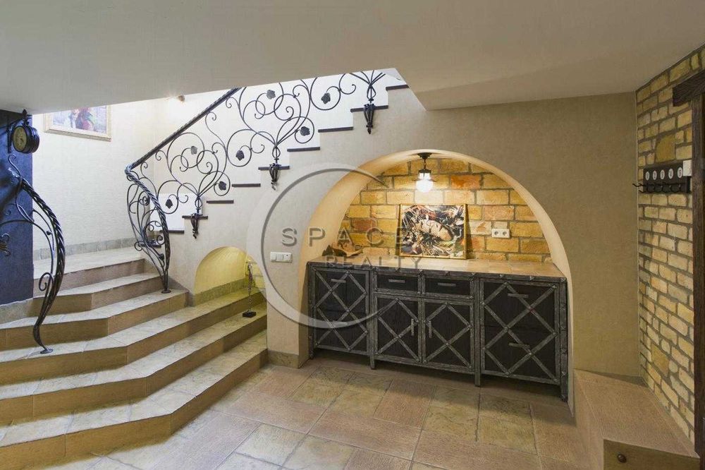 Оренда будинку 400м2 в англійському стилі з укриттям с.Романків