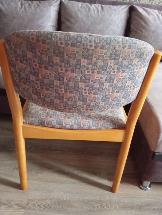 Продам стілець крісло.