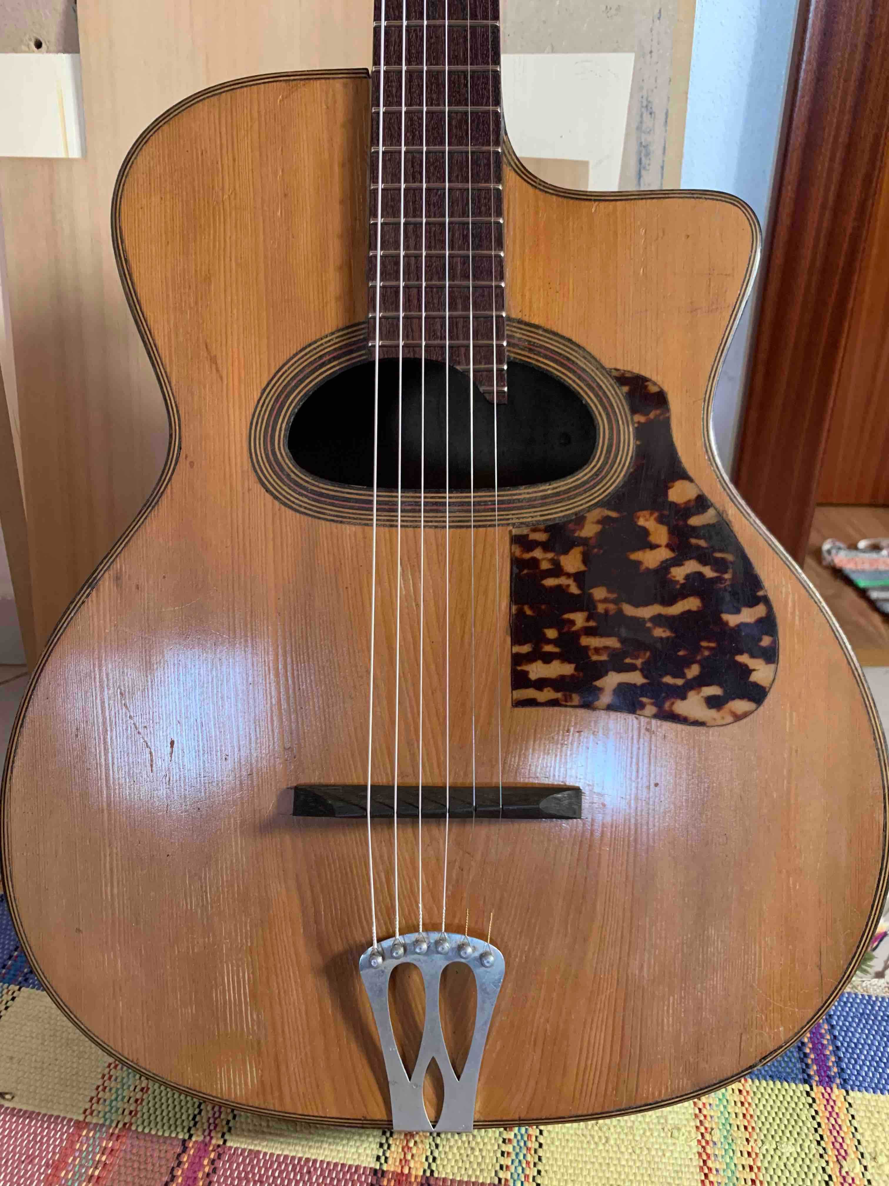 Guitarra acustica Gipsy jazz Di mauro anos 50 grande boca