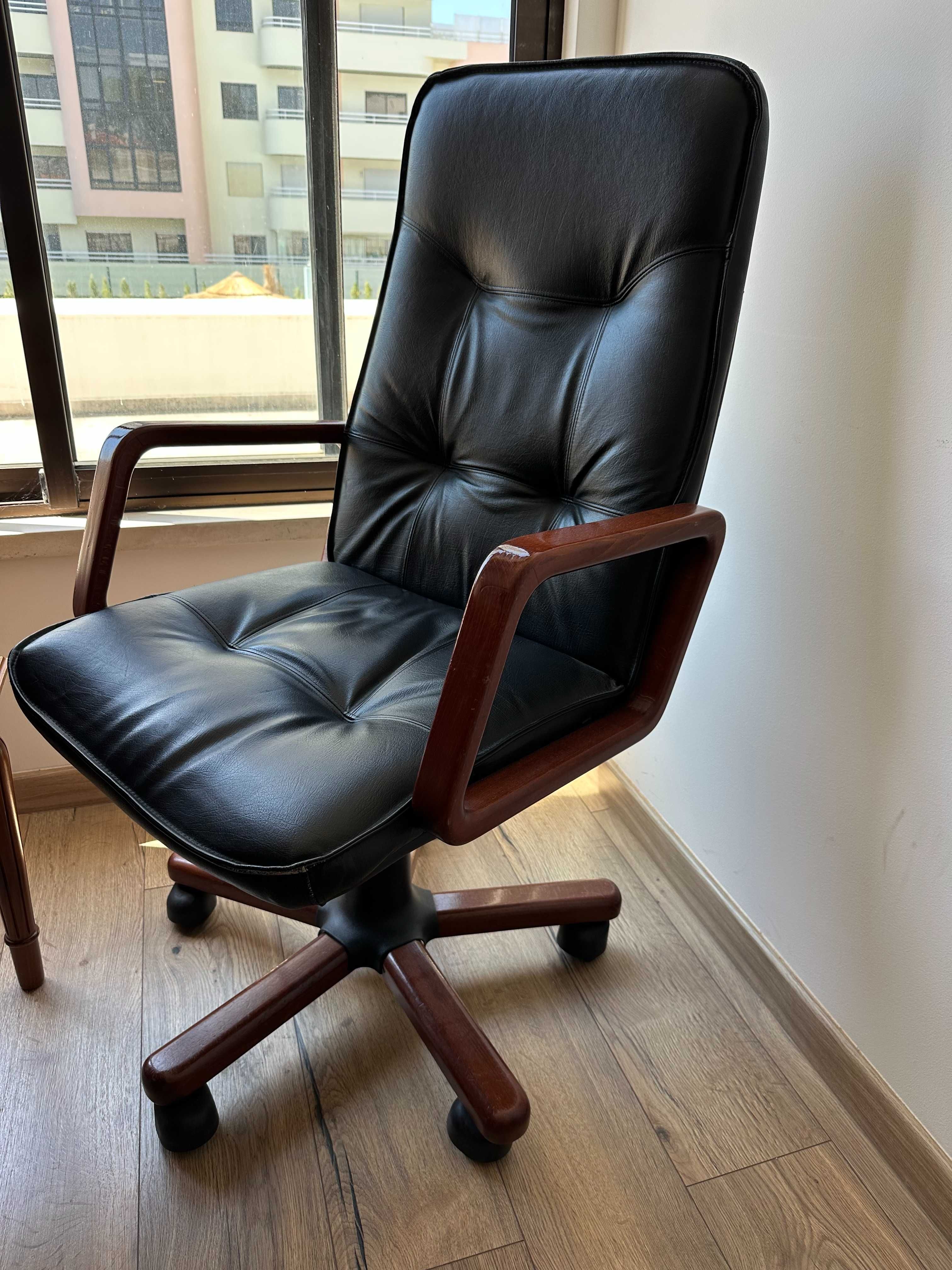 Cadeiras de Escritório Clássicas – Conforto e Estilo