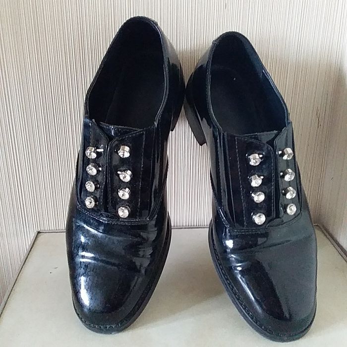 Туфлі жіночі лакові 36розмір осінні  ATTIZZARE