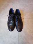 Sapatos de homem em pele.