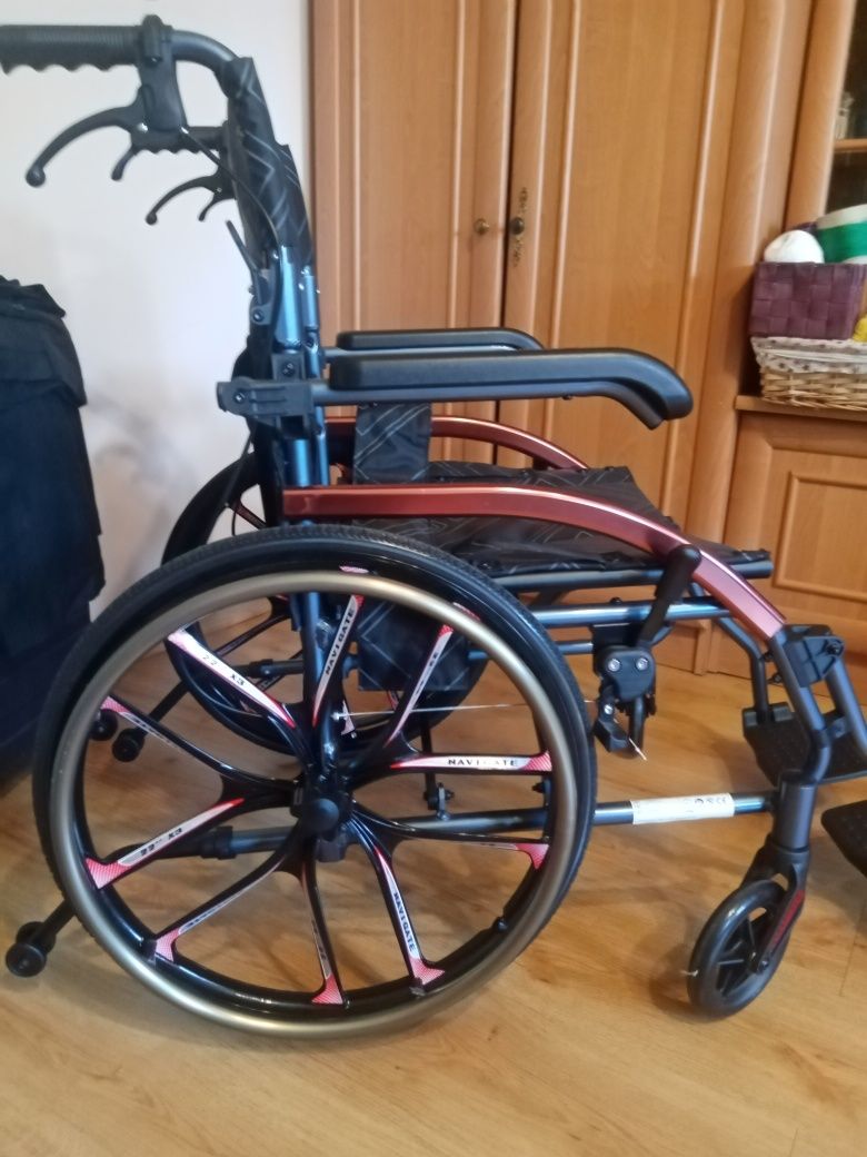 Ultralekki wózek inwalidzki Wheelie Light