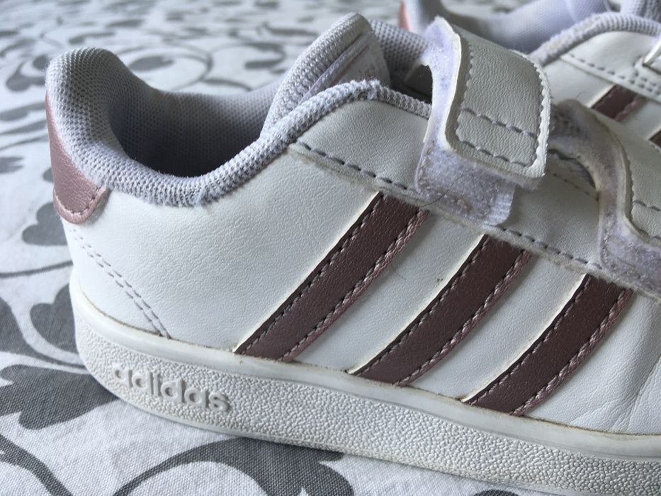 Sapatilhas Adidas Grand Court castanho bronze T27