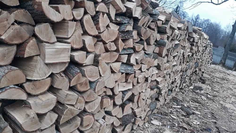 Sezonowane Układane Drewno Kominkowe i Opałowe
