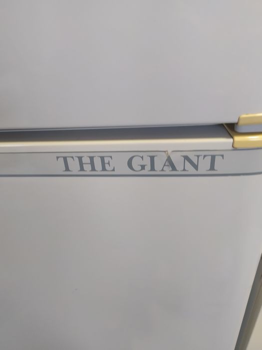 Продам холодильник Fujitsu General The Giant
