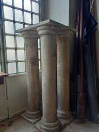 Colunas em Pedra Moleanos