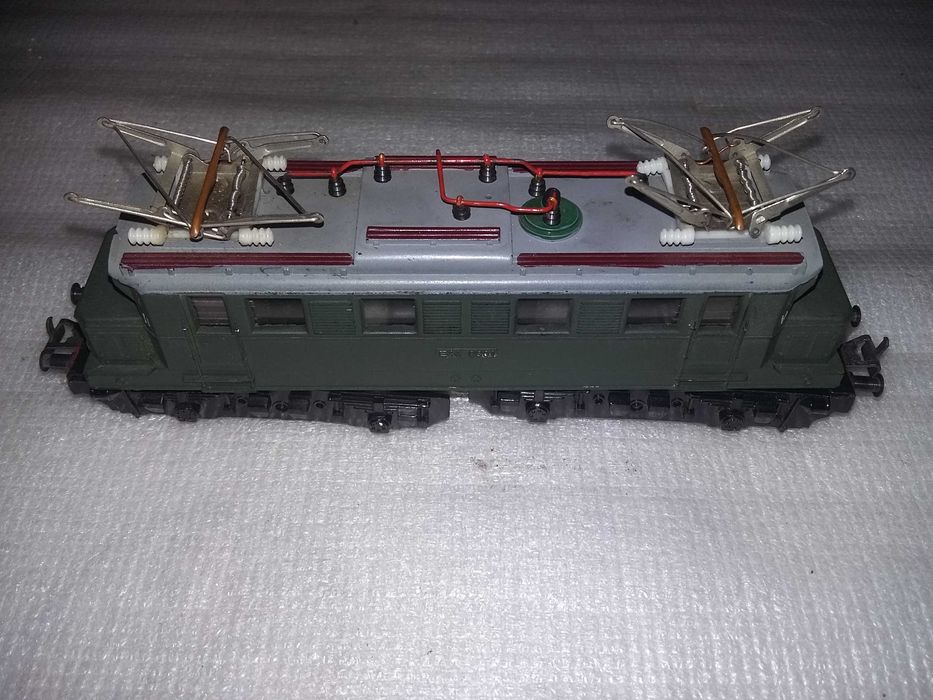Lokomotywa elektrowóz stare Piko E 44 skala H0