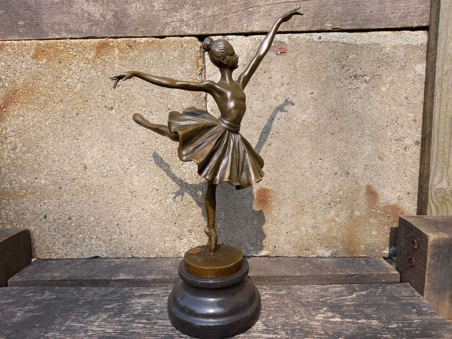 Ballerina tancerka figura z brązu