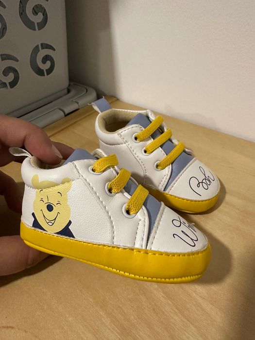 Sapatilhas Brancas / Amarelas Winnie Pooh (Nº 14/15)