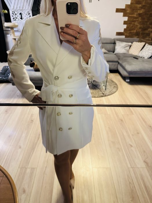 Dwurzędowa sukienka marynarkowa