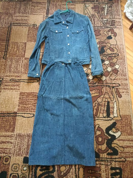 Kostium damski ze spódnicą