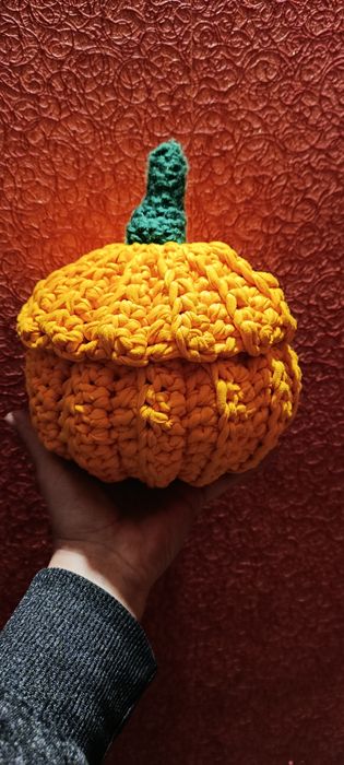 Вязаные изделия ручной работы.Шапки, пинетки , носки, варежки