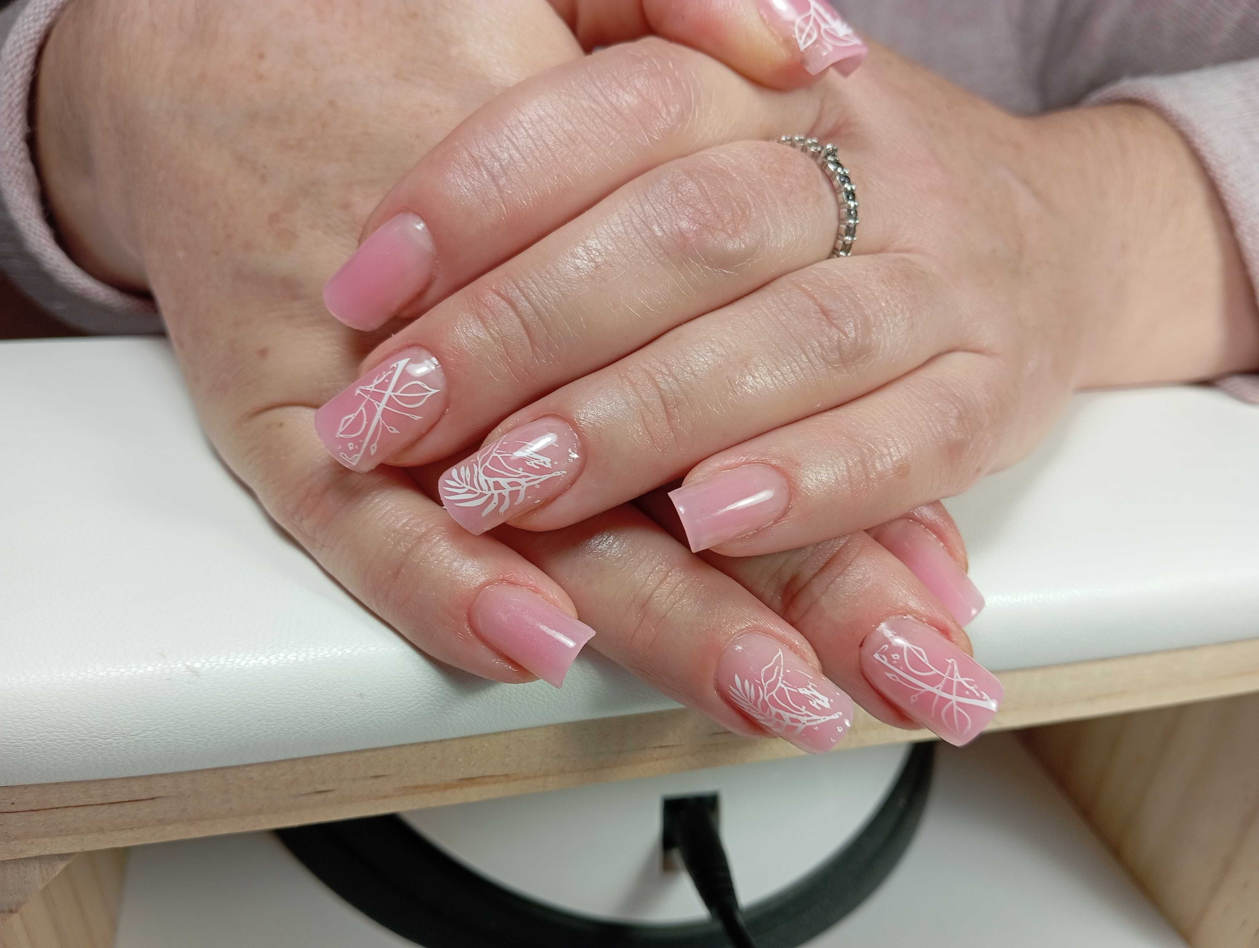 Manicure, przedłużenie paznokci