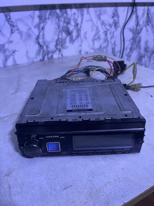 Продам автомагнітолу Alpine CDE-175R – Легендарна якість звуку!