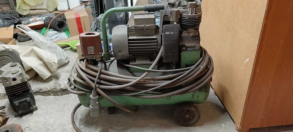 Kompresor stary PRL na siłę najprawdopodobniej sprawny