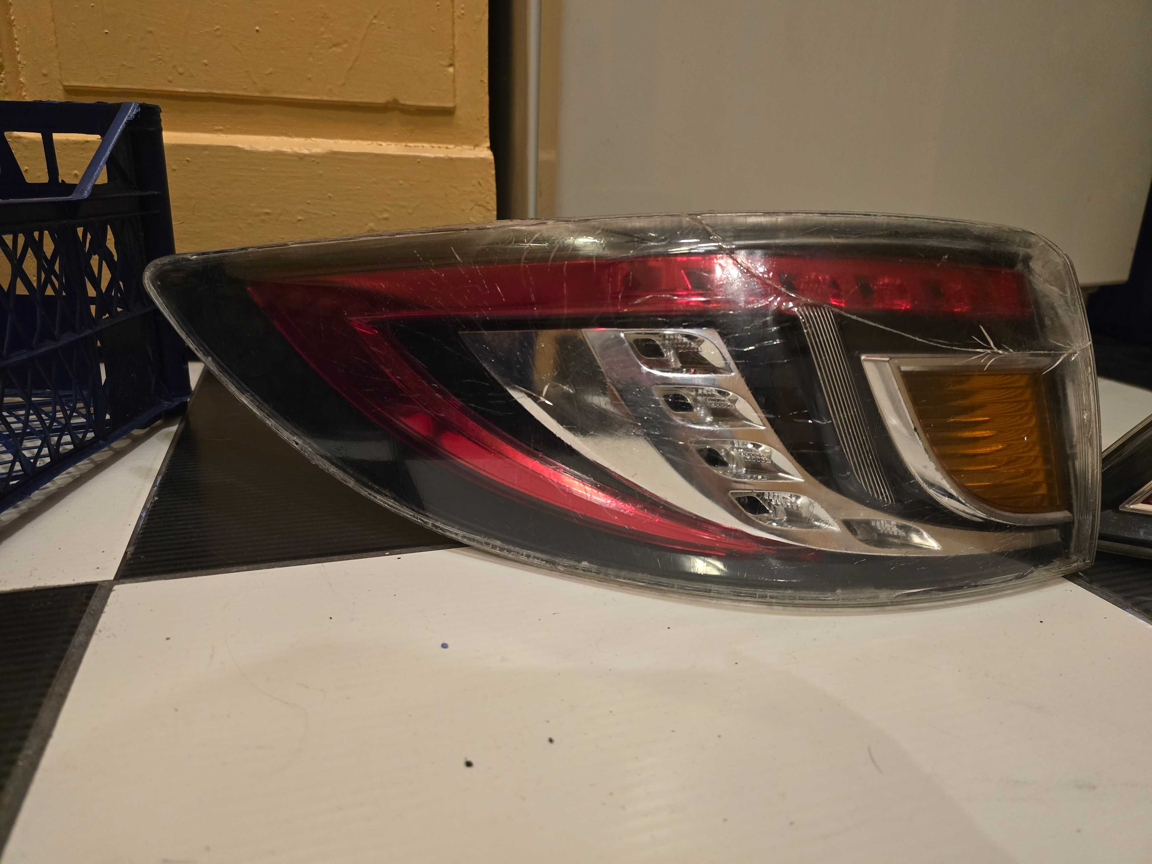 Lampy tył Mazda GH Kombi KOITO / GS2A-51150