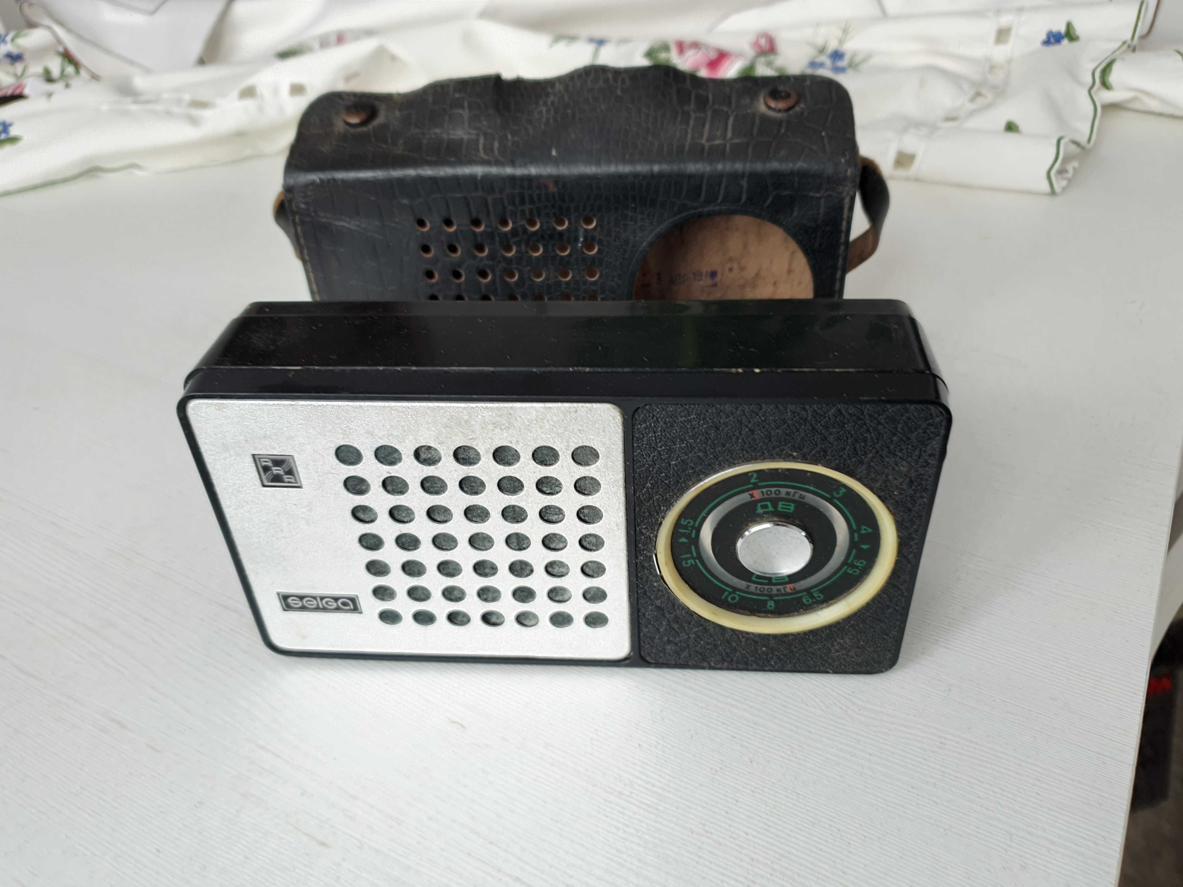 Stare zabytkowe rosyjskie radio SELGA 404 dla kolekcjonera