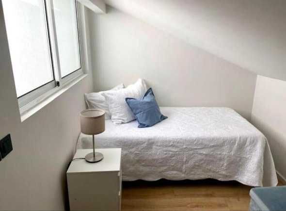 Ótimo Quarto Preferencialmente p/Estudante ( Terraço/Cobertura )