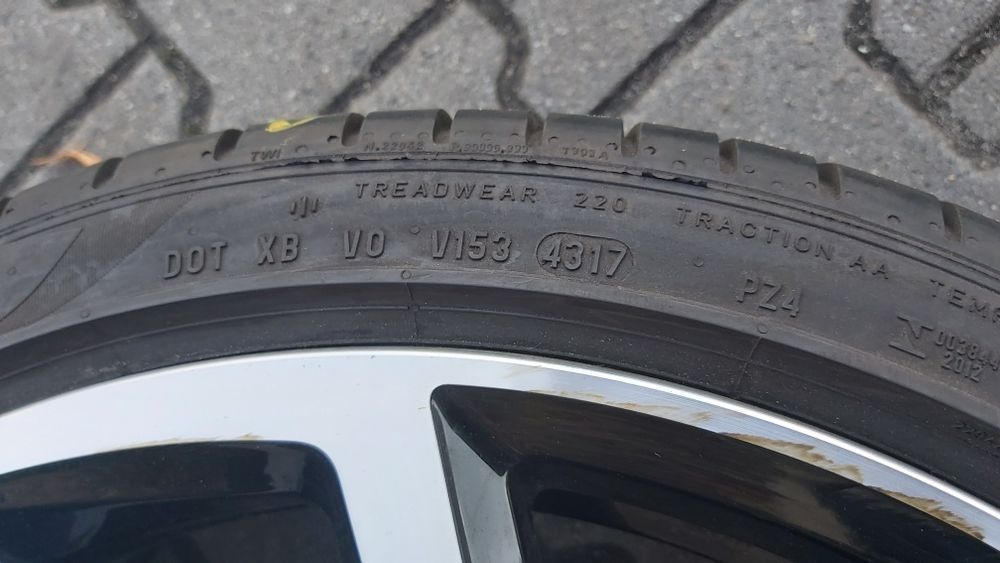Koło  VW Golf 7 GTI R19  235/35R19 Pirelli P Zero