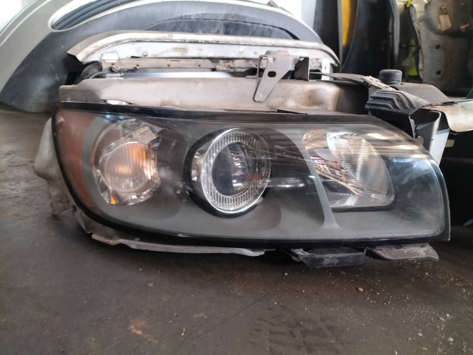 KOMPLETNY PRZÓD MASKA ZDERZAK LAMPY BŁOTNIKI VOLVO V50 I S40 II 426-26