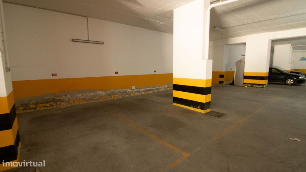 Lugar de estacionamento perto da Meia Praia e Marina de Lagos