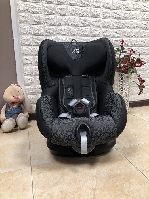 Автокрісло Britax Römer TRIFIX2 i-SIZE Група 1 (9-18 кг) Isofix
