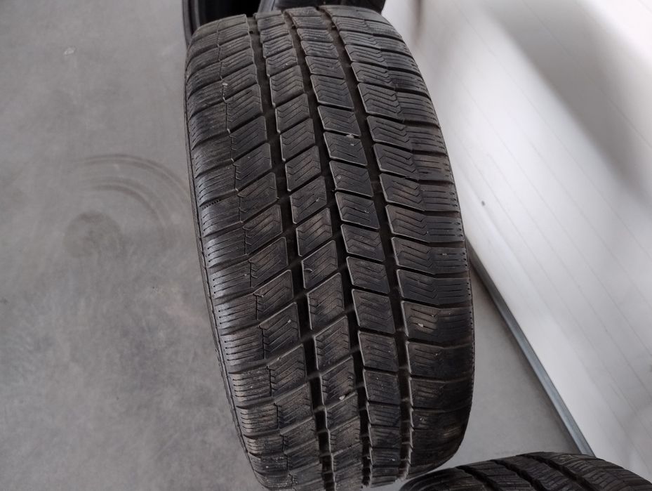 Автошини  Barum Polaris 225/45 R17 зимові.