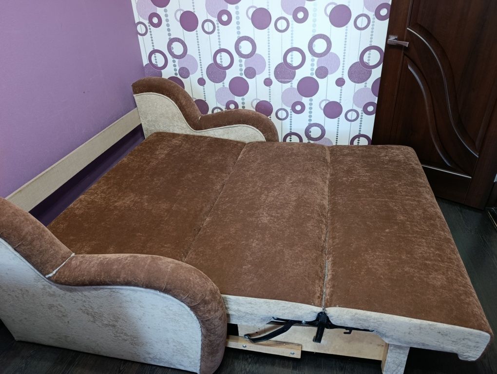 Продам диван недорого