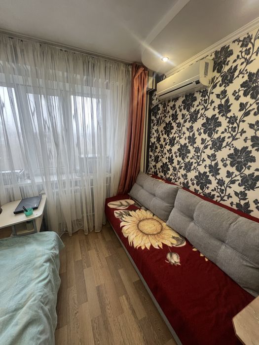 Продам 2-х комнатную гостинку ХТЗ с ремонтом и санузлом