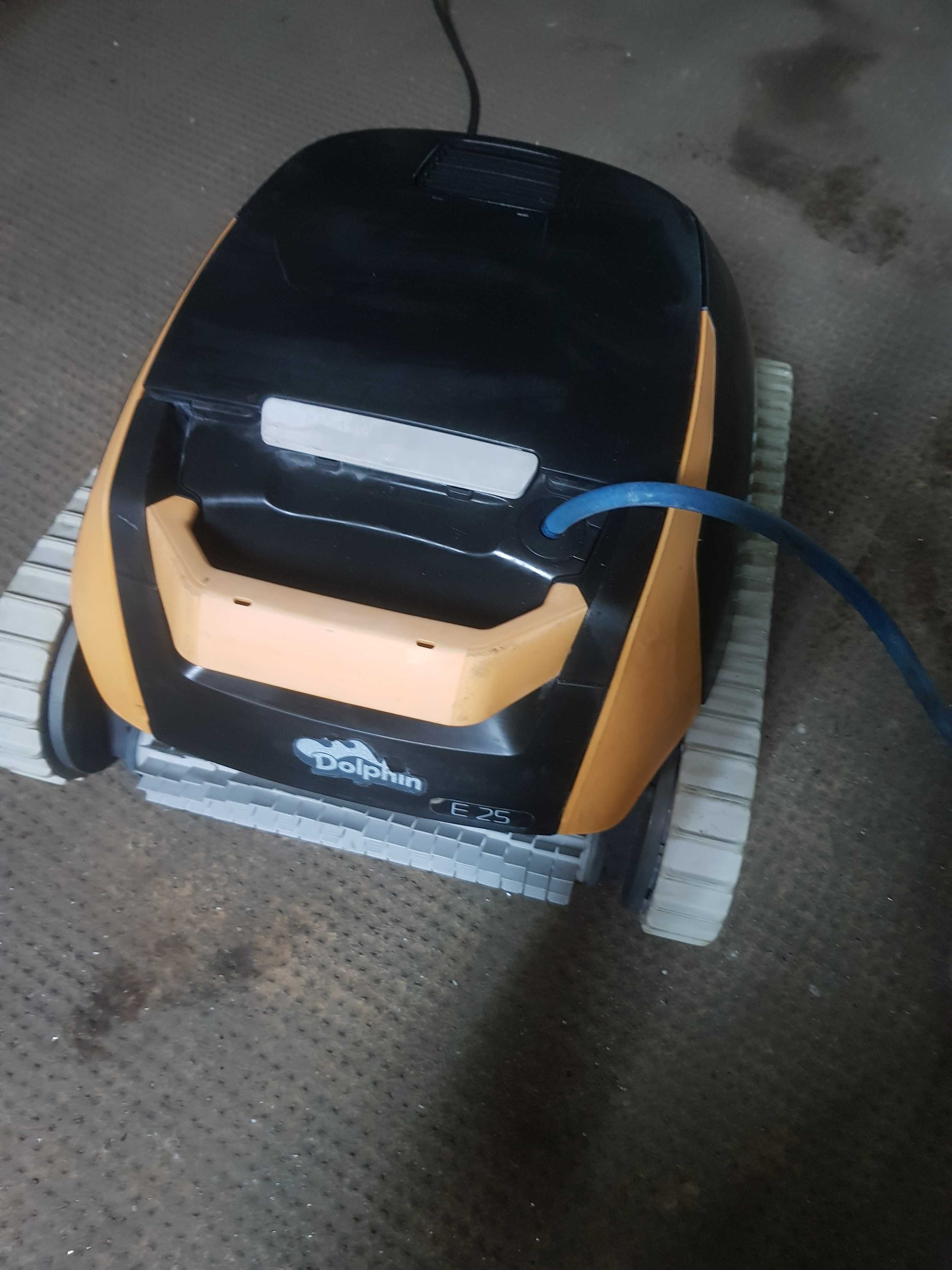 Robot basenowy Delfin E25 odkurzacz czyści dno i ściany