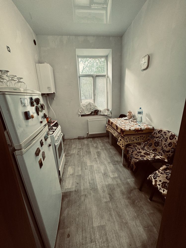 Квартира 3 кімнатна  на Новомиколаівці.