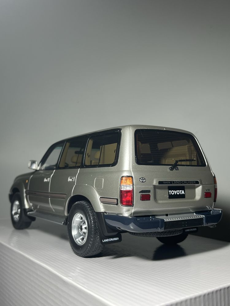 Toyota Land Cruiser | 1:18