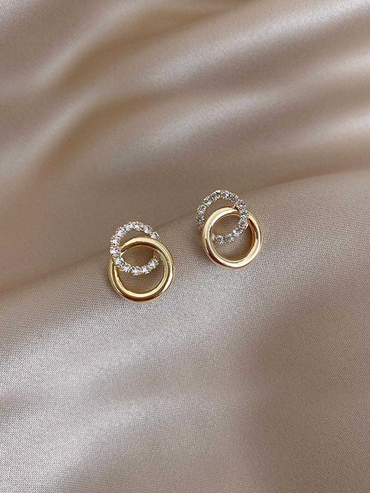 Brincos de Pino com Detalhes em Estrass