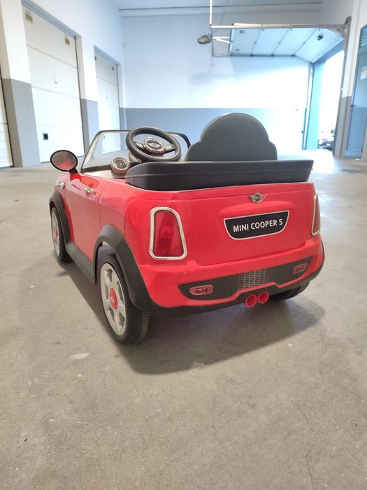 Mini eléctrico para criança