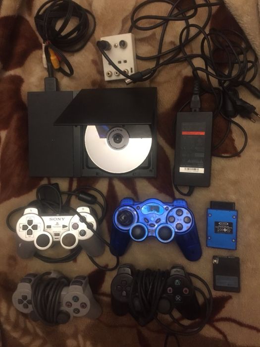 Приставка Sony PlayStation-2 и 4 джойстика