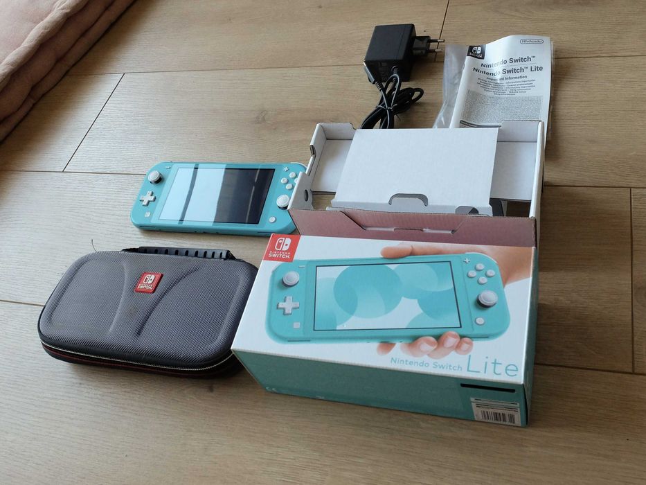 Nintendo Switch Lite, completa + mala de transporte Nintendo.