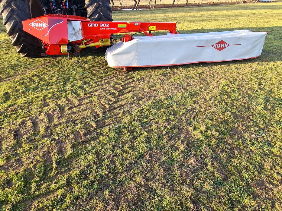 Claas disco 3100 oraz 3050 z kondycjonerem i kuhn gmd 902