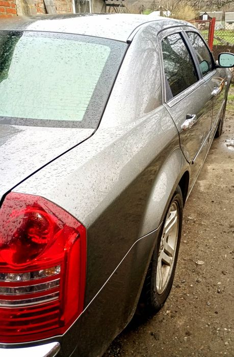 Продам ухоженный Chrysler 300C 2.7