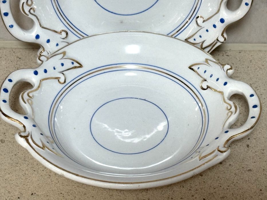 Lindo conjunto de antiga molheira e taças em porcelana Alcântara