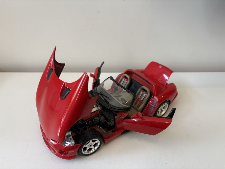 Model Dodge Viper RT10 1:18 BBurago Burago (maisto welly)