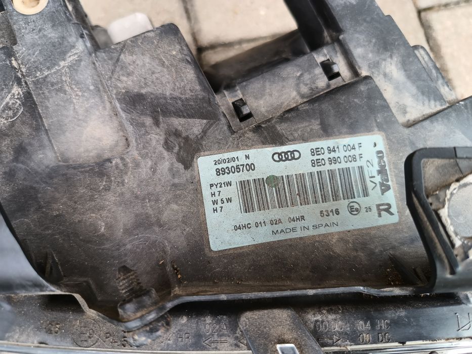 Maska zderzak lampy przód EU grill LY7W Audi A4 B6 części