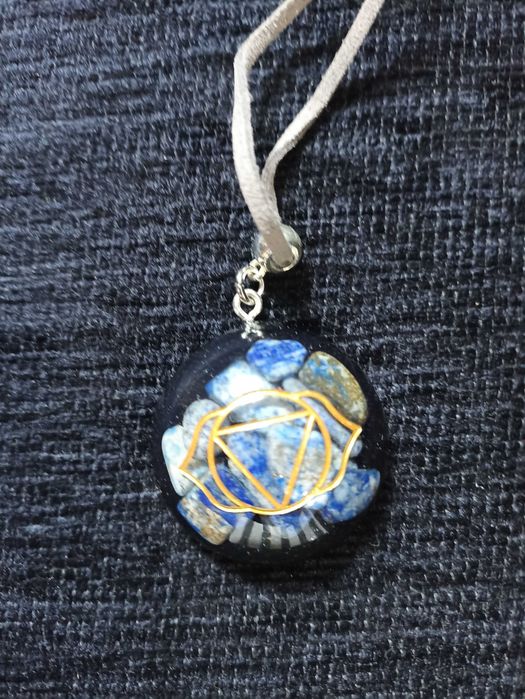 Wisior czakrowy/trzeciego oka/żywica epoksydowa lapis lazuli/ Handmade